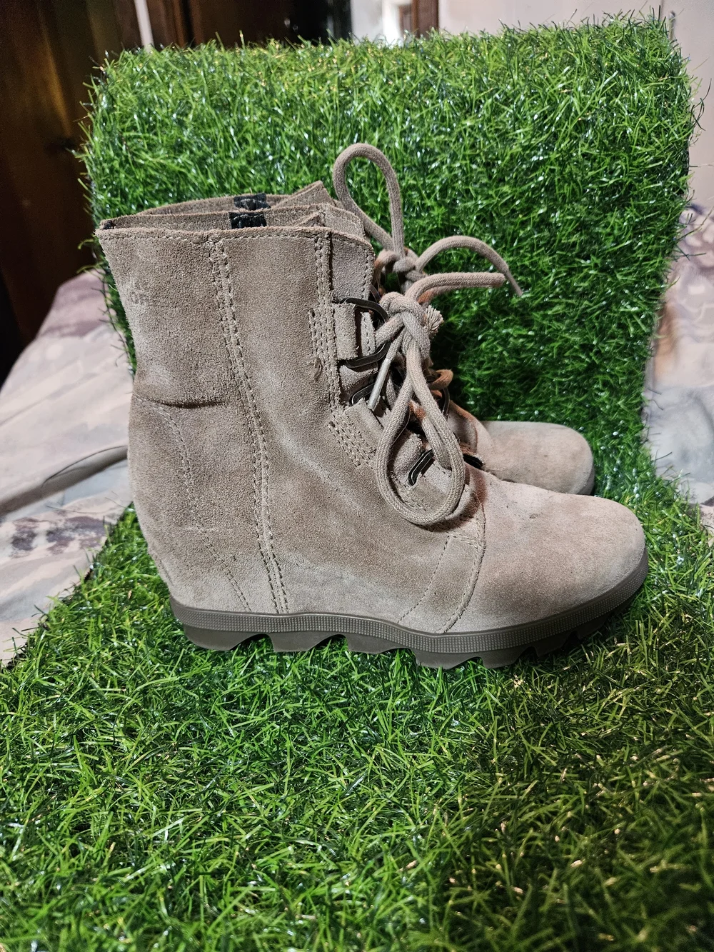 Sorel lace up